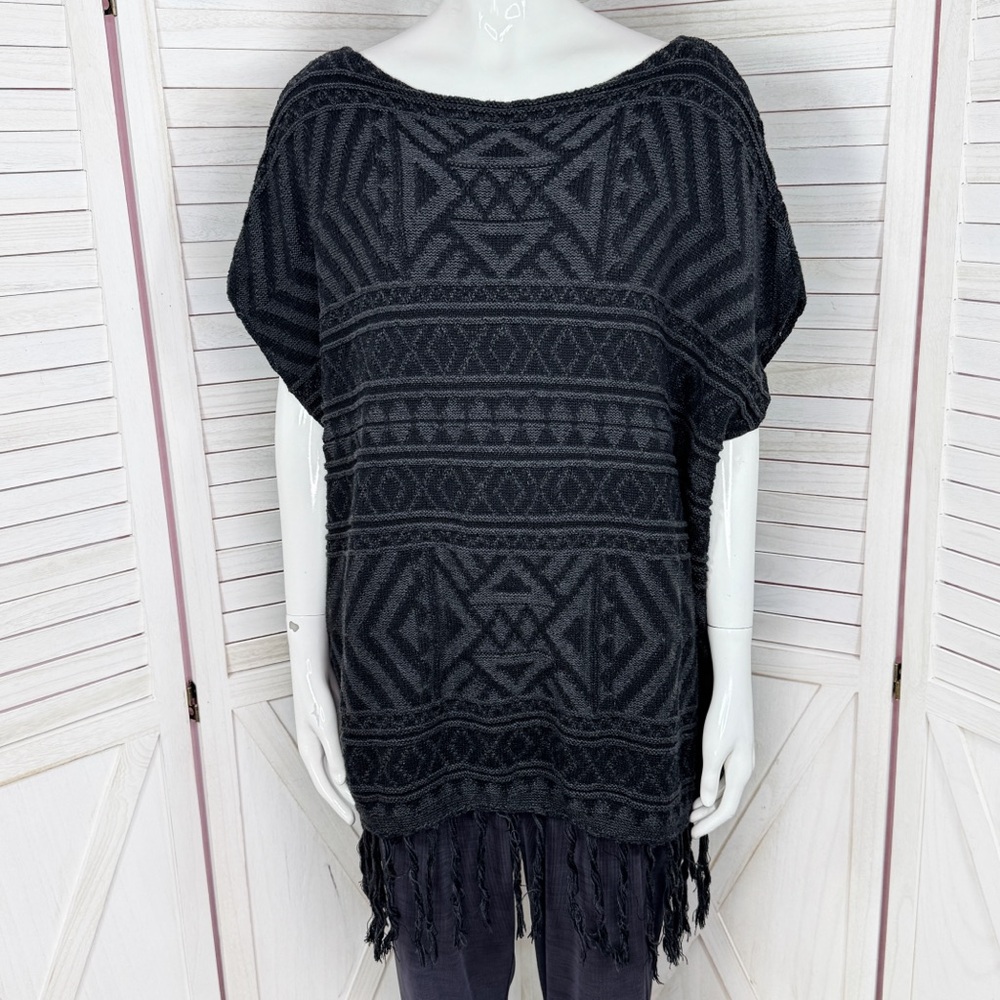 Eight Eight Eight Anthropologie Aztec Boho Fringe Hem Blanket Poncho Grey Medium